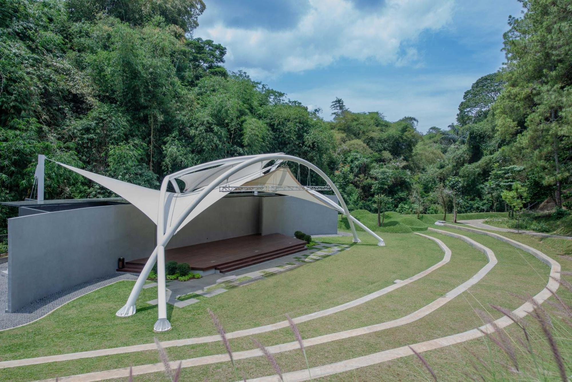 The Gaia Hotel Bandung Lembang Exterior photo